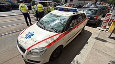 Filip Turek se v centru Prahy srazil s nemocni�ním autem. To skon�ilo na...