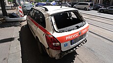 Filip Turek se v centru Prahy srazil s nemocni�ním autem. To skon�ilo na...