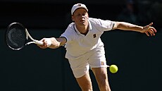 Jannik Sinner odehrává mí�ek ve finále Wimbledonu.