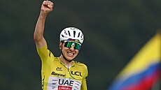 Slovinec Tadej Poga�ar slaví triumf ve 14. etap� Tour de France.