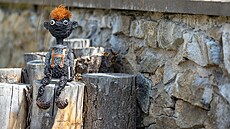 Výroba první pln� pohyblivé drátenické figurky Hurvínka trvala autorovi 83...
