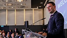 Ministr zahrani�í Petr Macinka se po boku svého izraelského prot�j�ka Gideona...