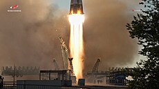 Z opraveného kosmodromu Bajkonur v Kazachstánu úsp�n� odstartovala k...