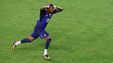 Sidny Lopes Cabral nev��ícn� oslavuje svoji trefu proti Argentin�,