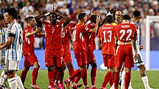 Breel Embolo se chytá za hlavu poté, co dostal �ervenou kartu.