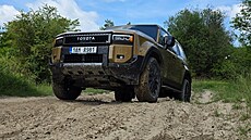 Novou Toyotu Land Cruiser �ady 250 jsme prov��ili na tankodromu v Milovicích.