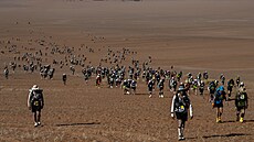 Závod Marathon des Sables se koná v okolí marockého m�sta Warzazát. Tra� vede...
