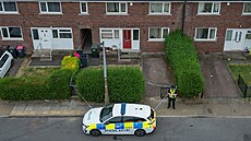 Policejní zásah p�ed domem na Byrley Road v Rotherhamu, který je pravd�podobn�...