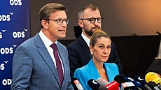 Jednání Poslanecké sn�movny. Tisková konference ODS. Na snímku Martin Kupka a...