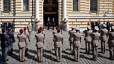 Ministr obrany Jaromír Z�na (za SPD) p�ijal slovenského ministra obrany Roberta...