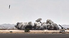 Jemenské vládní jednotky bombardovaly ranvej mezinárodního leti�t� v Saná, aby...
