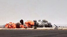 Jemenské vládní jednotky bombardovaly ranvej mezinárodního leti�t� v Saná, aby...