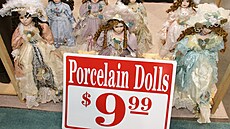 Porcelánové figurky za cenu 9,99 dolar� v obchod� na Florid� (1. ledna 2000)