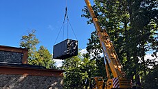 Bala se p�ipravuje na p�esun z Liberce, ve výb�hu u� má cvi�ný kontejner....