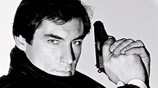 Titulní strana magazínu Víkend DNES na téma James Bond - Timothy Dalton