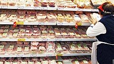 Balené maso v hypermarketu. Ilustra�ní foto
