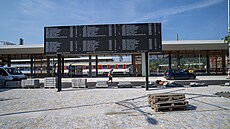Dopravní terminál na autobusovém nádra�í ve Vsetín�. (�ervenec 2026)