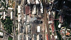 Satelitní snímek budovy 34 ve Zlín� zasa�ené ni�ivým po�árem. (10. �ervenec...
