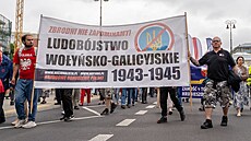 Pochod ve Var�av� p�ipomínajícím voly�ský masakr Polák� ukrajinskými...