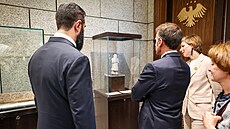 Francie vrátila Sýrii t�iadvacet archeologických klenot�, které vystavovala ve...