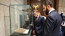 Francie vrátila Sýrii t�iadvacet archeologických klenot�, které vystavovala ve...