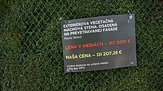 Slovenský ministr obrany Robert Kali�ák si do nového sídla svého resortu v...