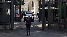 Italská policie hlídkuje p�ed velvyslanectvím Spojených stát� v �ím�, kde se v...
