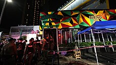 P�i po�áru baru v Bangkoku zem�elo nejmén� 27 lidí. (12. �ervence 2026)