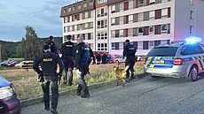 Policie a záchranná slu�ba zasahují v Kunraticích na okraji Prahy. (16....