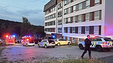 Policie a záchranná slu�ba zasahují v Kunraticích na okraji Prahy. (16....