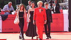 Magda Vá�áryová s rodinou na záv�re�ném ceremoniálu KVIFF (11. �ervence 2026)