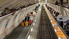 Stanice metra linky A Nám�stí Míru. Tady jsou nejdel�í eskalátory v metru....