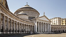 Bazilika svatého Franti�ka se sna�í napodobovat antickou architekturu,...
