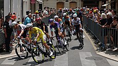 Tadej Poga�ar ve �lutém dresu b�hem sedmé etapy Tour de France