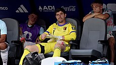Zklamaný belgický branká� Thibaut Courtois po nuceném st�ídání kv�li zran�ní ve...