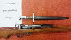 �výcarská pu�ka Karabiner Modell 1931 v�etn� bodáku a p�íru�ky �výcarské...