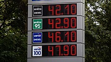 Ceny pohonných hmot na �erpací stanici Orlen v Ankarské ulici v Praze 6 (19....