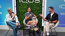 Nová tvá� talk show ve Varech: Dominik Vr�anský p�ivítal známé hosty.