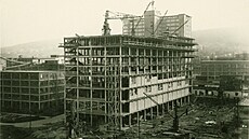 Autor centrálního skladu architekt Vladimír Kube�ka se �adil mezi významné...