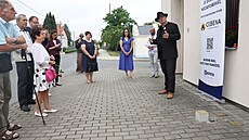 P�íb�h rodiny postupn� odkryl badatel Vladimír Nevlud (vpravo). (16. �ervence...