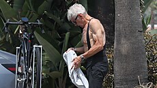 Hollywoodská legenda ukázala skv�lou kondici a svalnaté pa�e, které by Fordovi...