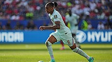 Francouzský k�ídelník Michael Olise b�hem zápaseu s Marokem.