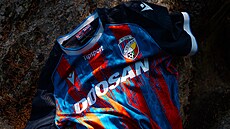 Nový domácí dres Viktorie Plze�.
