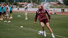 Spar�anský k�ídelník Luká� Haraslín na tréninku v Grassau.