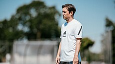Spar�anský sportovní �editel Tomá� Rosický na tréninku v Grassau.