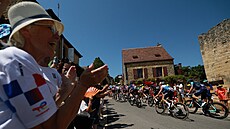 Momentka z 8. etapy cyklistické Tour de France.