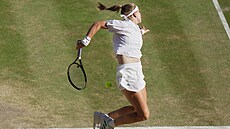 Karolína Muchová se ve wimbledonském finále sna�í vyhnout mí�ku.