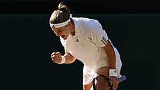 Karolína Muchová slaví sv�j triumf ve druhém setu wimbledonského finále.