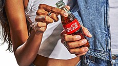 Coca-Cola se nov� bude prodávát v men�ím plechovkovém balení. (17. �ervence...
