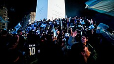 Fanou�ci Argentiny oslavují výhru nad Anglií v semifinále fotbalového MS 2026.